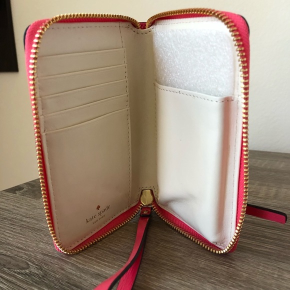 Kate Spade Beacon Court Wallet Wristlet - Picture 4 of 4